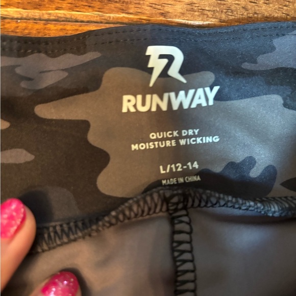 Runway athletic girls Camouflage Skort sz LG 12/14 NWT - Picture 3 of 5